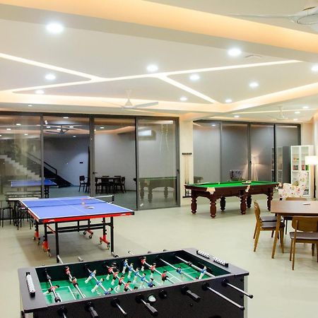 Pearl Lakeview Mansion By Stayvista - Lakeside Villa With Infinity Pool, Jacuzzi, In-House Theatre & Games Room Igatpuri Ngoại thất bức ảnh