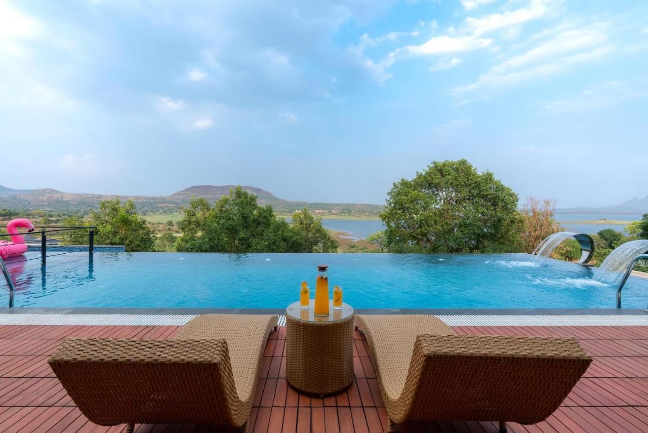 Pearl Lakeview Mansion By Stayvista - Lakeside Villa With Infinity Pool, Jacuzzi, In-House Theatre & Games Room Igatpuri Ngoại thất bức ảnh