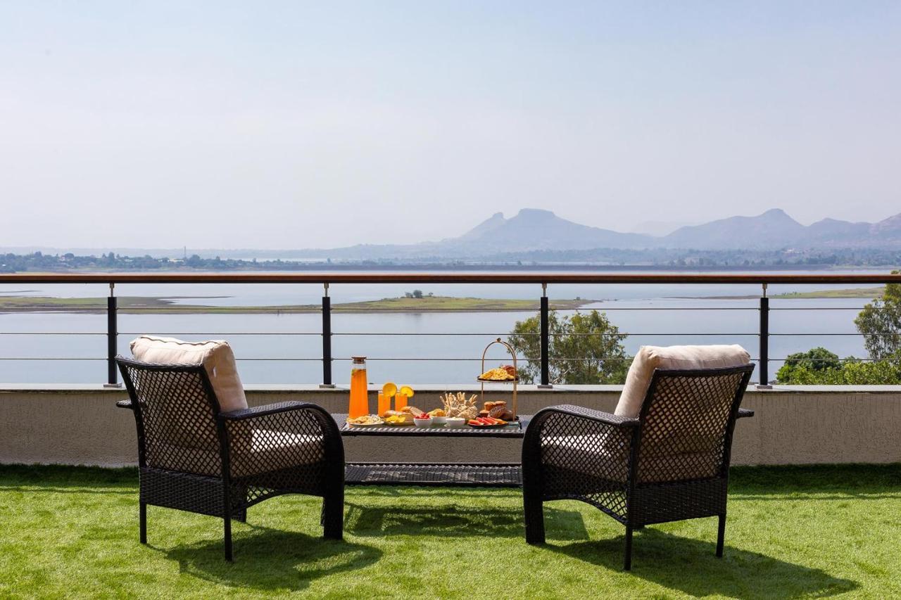 Pearl Lakeview Mansion By Stayvista - Lakeside Villa With Infinity Pool, Jacuzzi, In-House Theatre & Games Room Igatpuri Ngoại thất bức ảnh