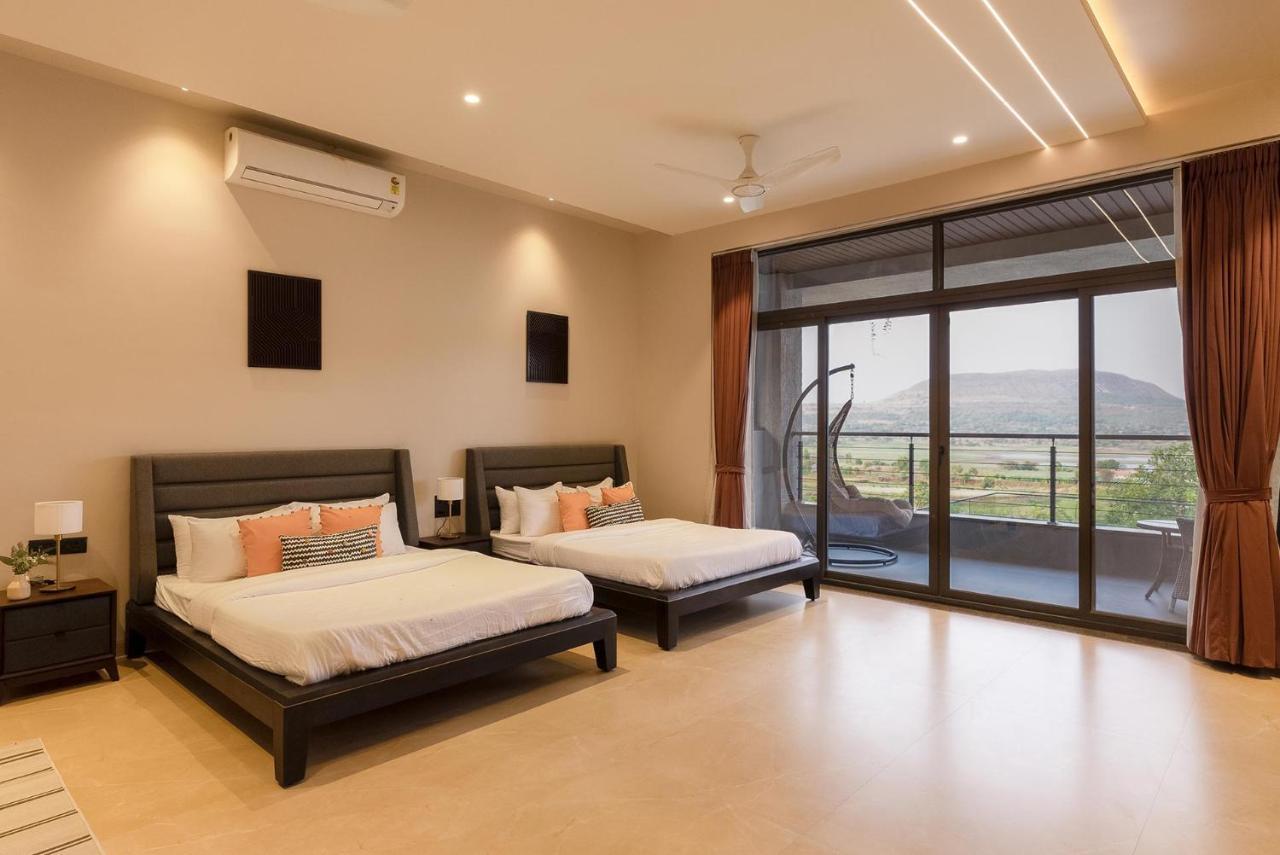 Pearl Lakeview Mansion By Stayvista - Lakeside Villa With Infinity Pool, Jacuzzi, In-House Theatre & Games Room Igatpuri Ngoại thất bức ảnh