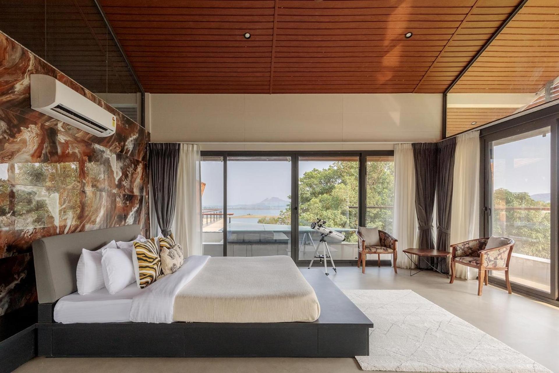 Pearl Lakeview Mansion By Stayvista - Lakeside Villa With Infinity Pool, Jacuzzi, In-House Theatre & Games Room Igatpuri Ngoại thất bức ảnh